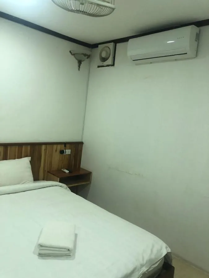Hotel Little Freedom Friendlys Place Luang Prabang
